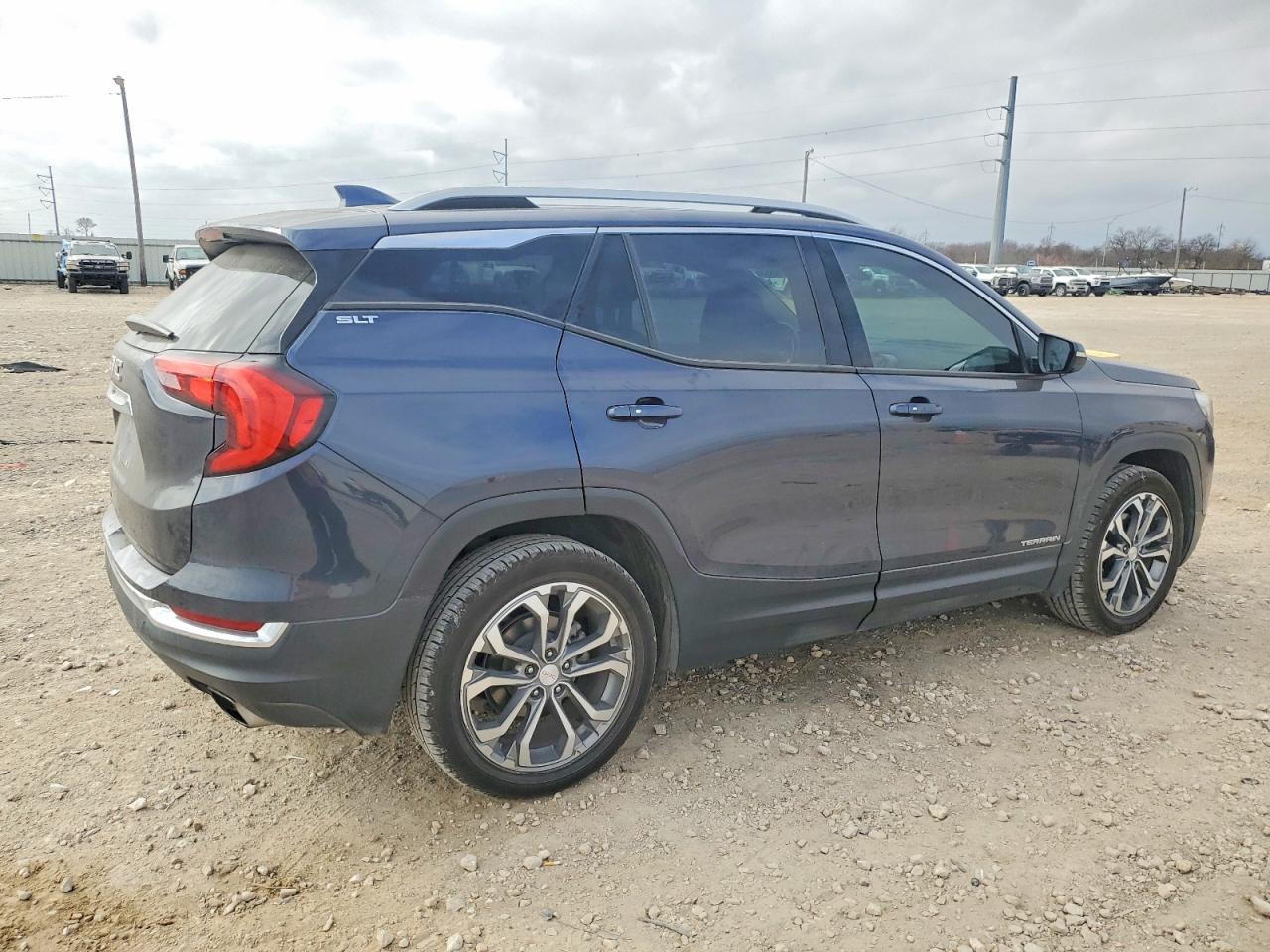2018 GMC TERRAIN SLT photo 3