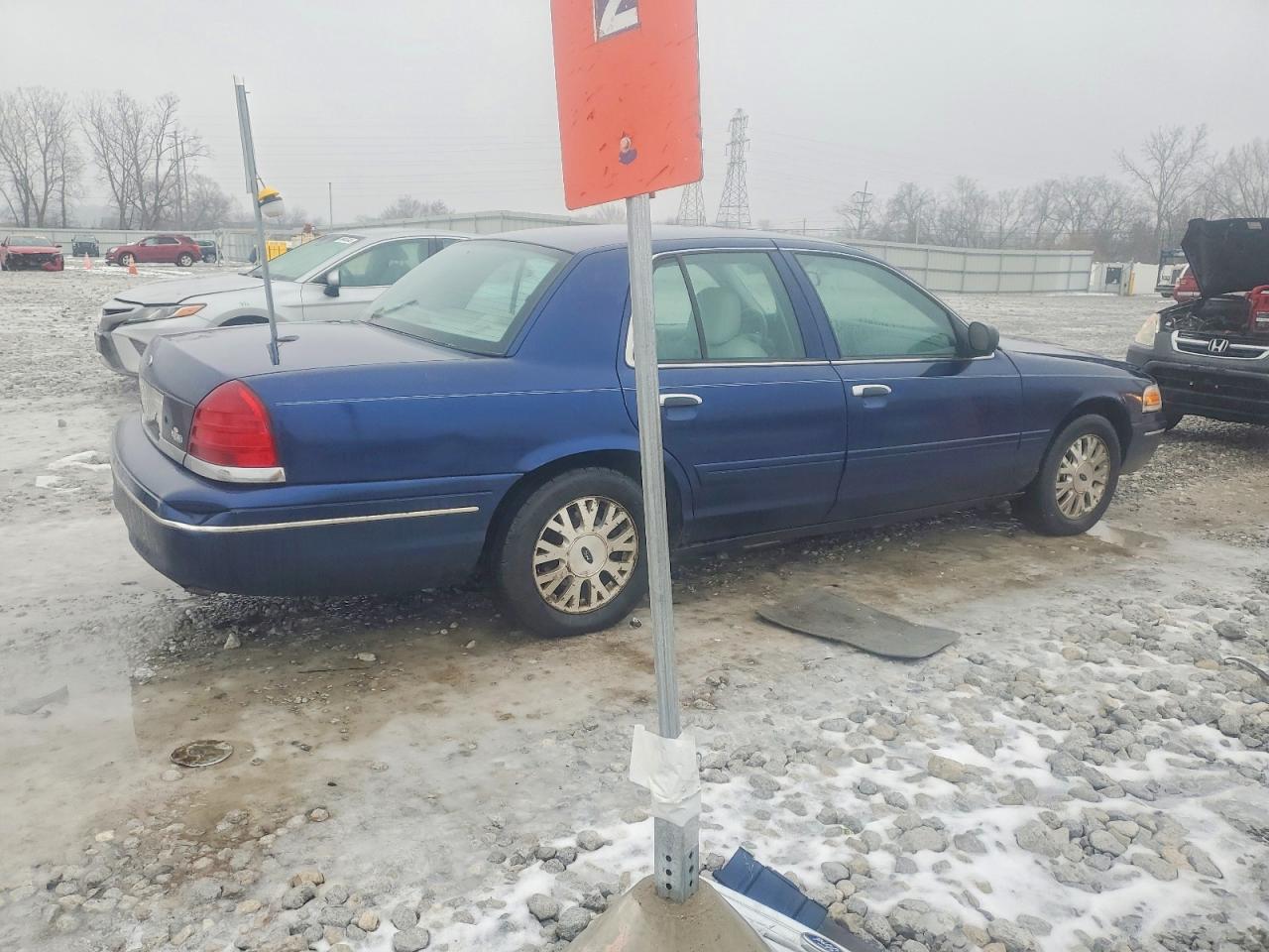 2004 FORD CROWN VICTORIA LX photo 3