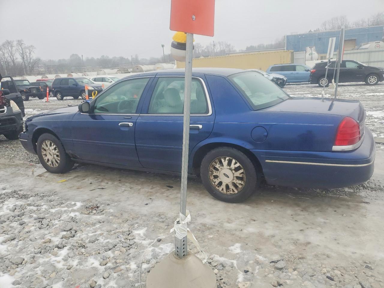 2004 FORD CROWN VICTORIA LX photo 2