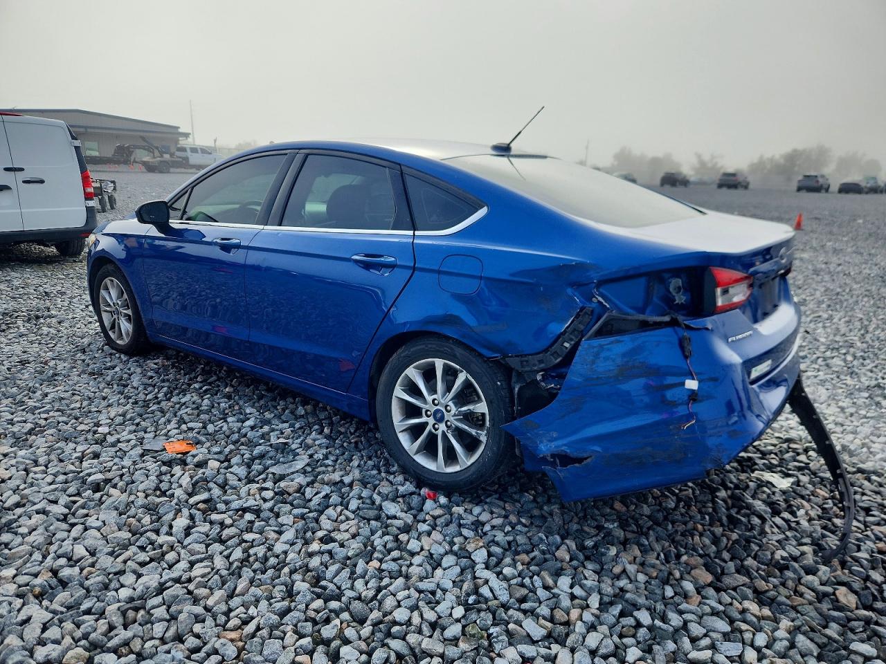 2017 FORD FUSION SE photo 2
