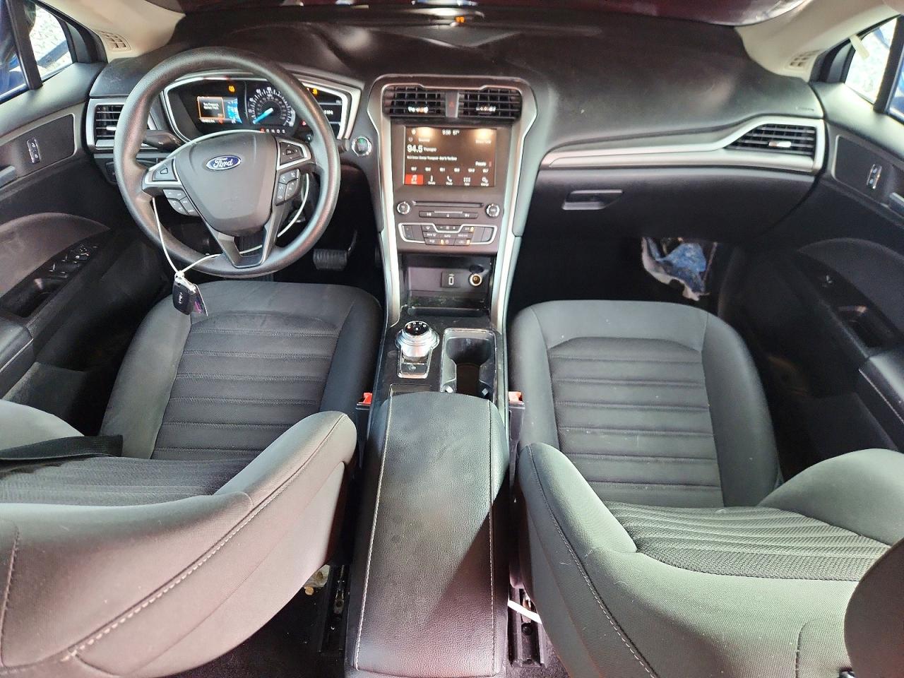 2017 FORD FUSION SE photo 8