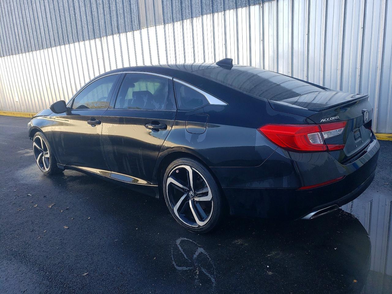 2018 HONDA ACCORD SPORT photo 2