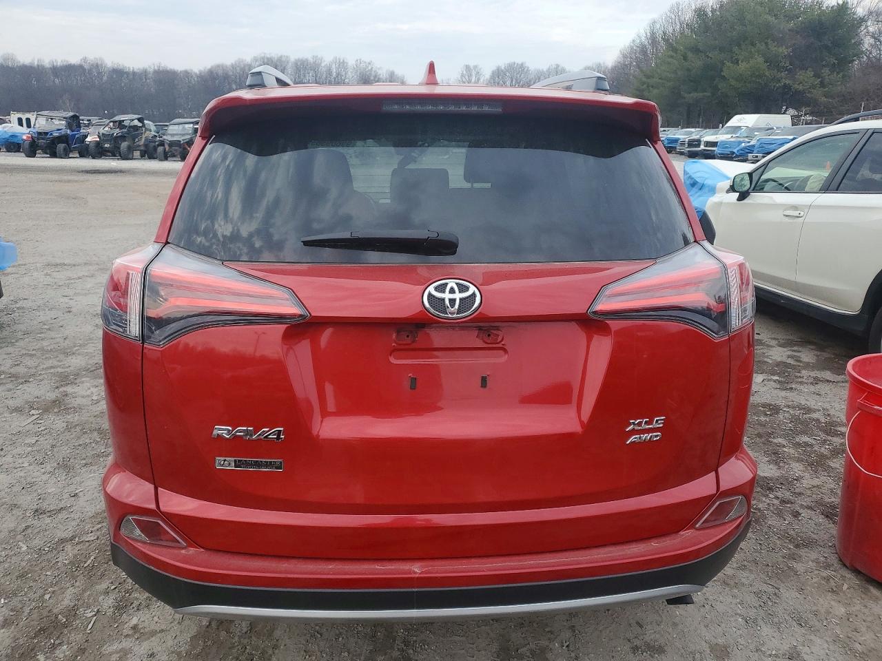 2017 TOYOTA RAV4 XLE photo 6