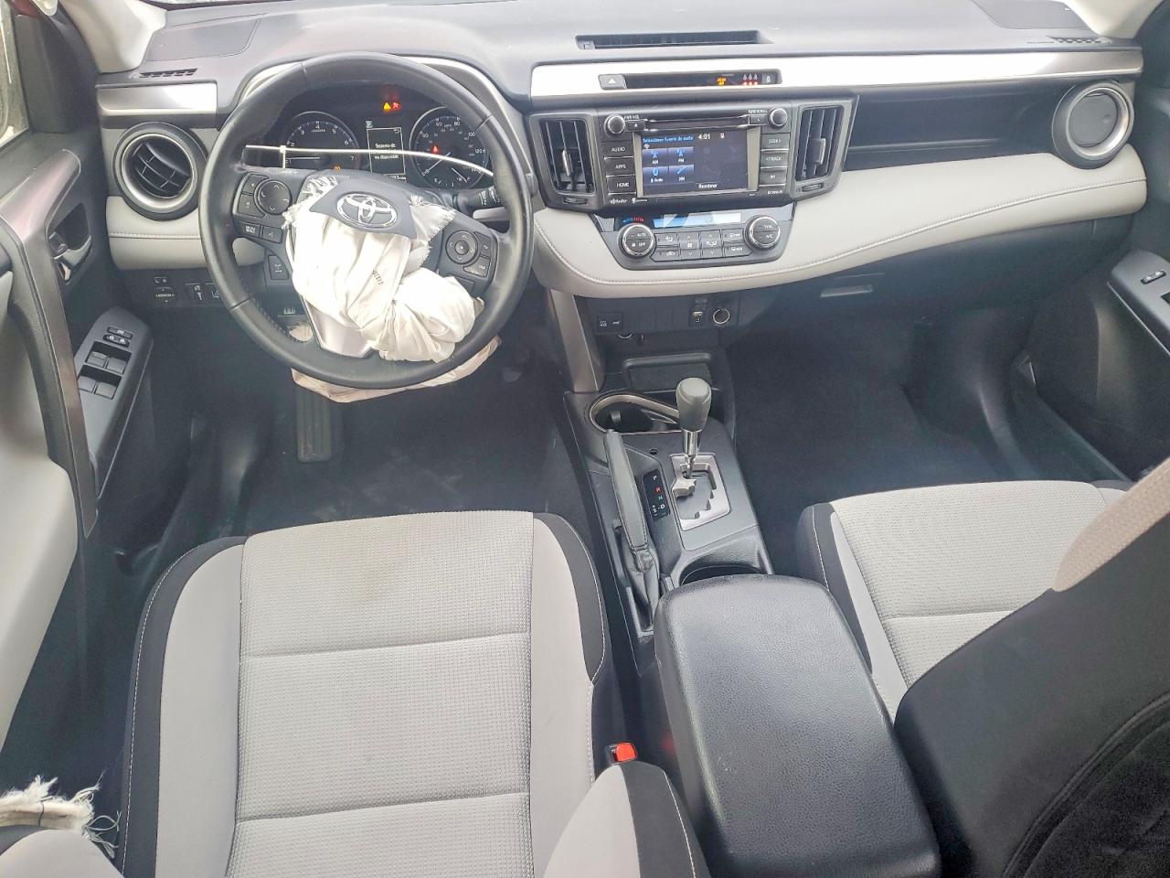 2017 TOYOTA RAV4 XLE photo 8