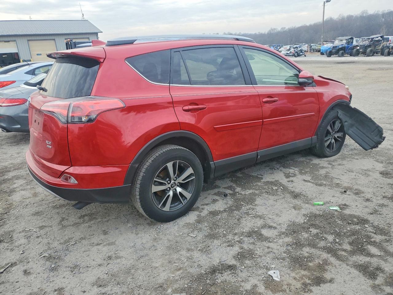 2017 TOYOTA RAV4 XLE photo 3