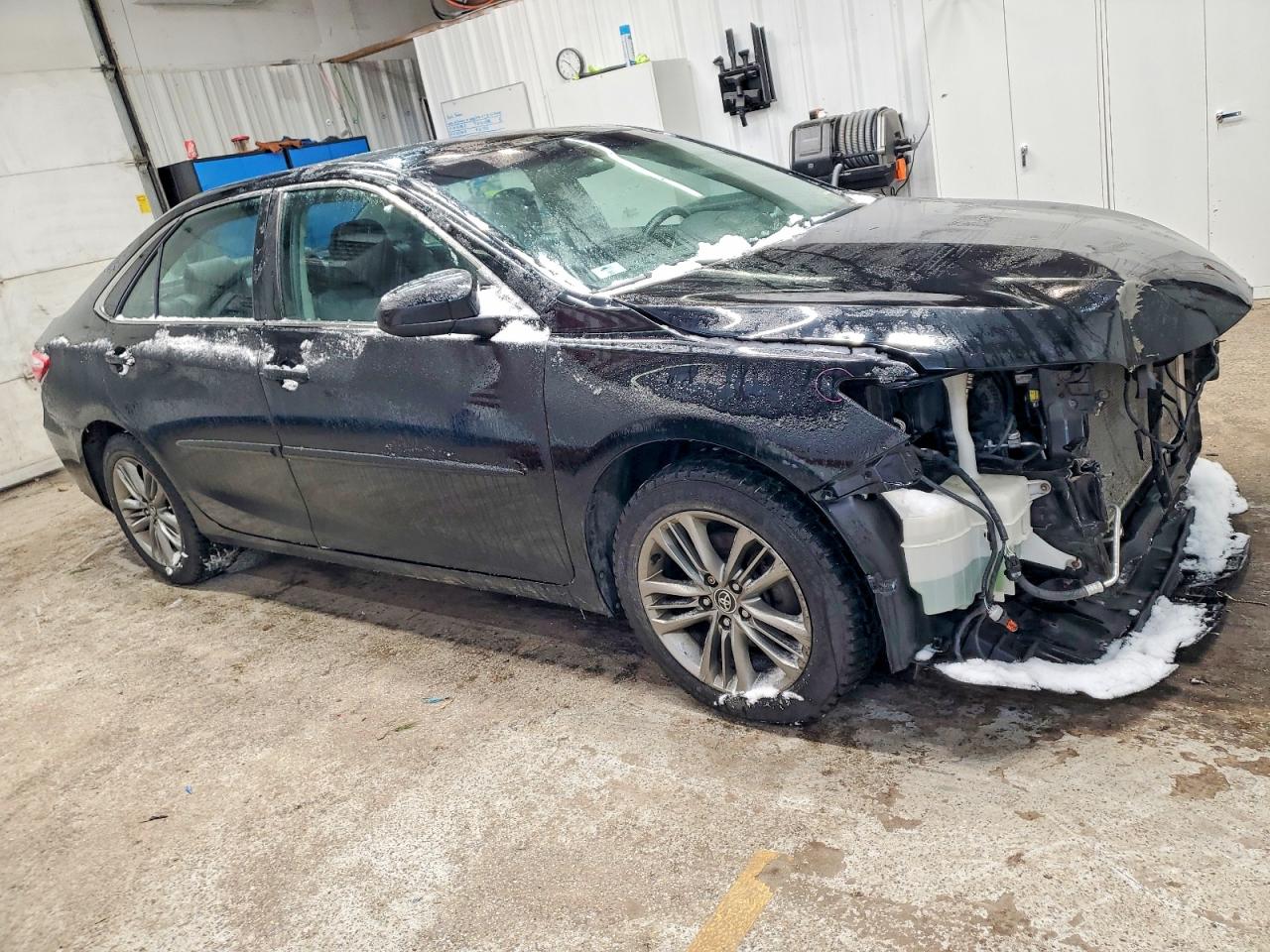 2015 TOYOTA CAMRY LE photo 4