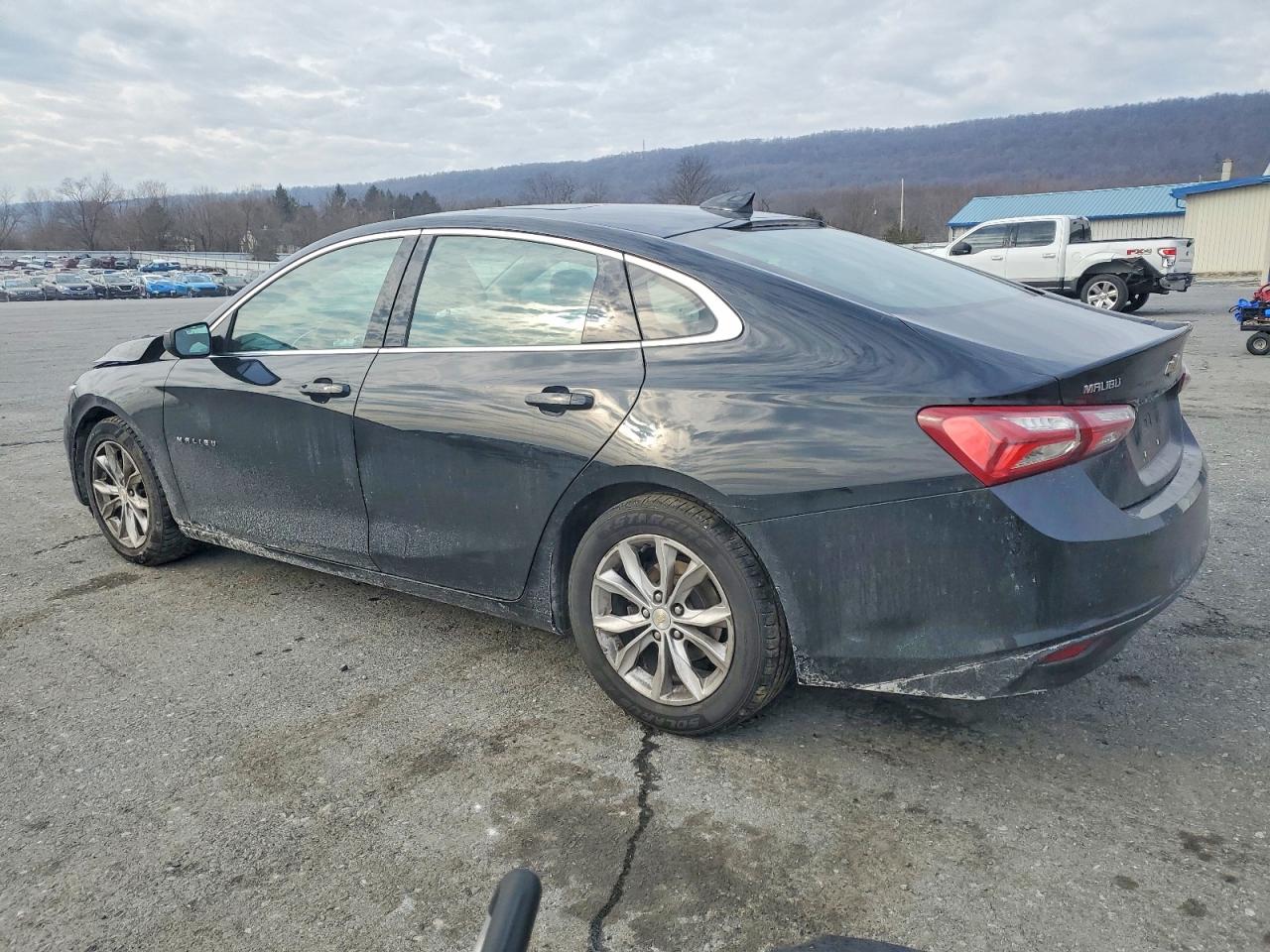 2021 CHEVROLET MALIBU LT photo 2