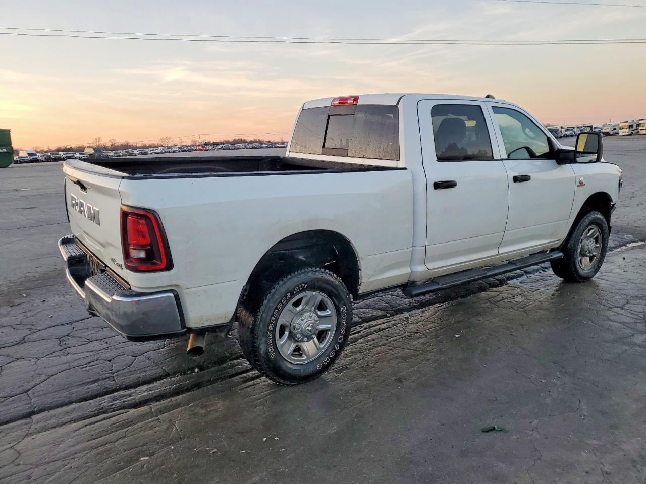 2025 RAM 2500 TRADESMAN photo 3