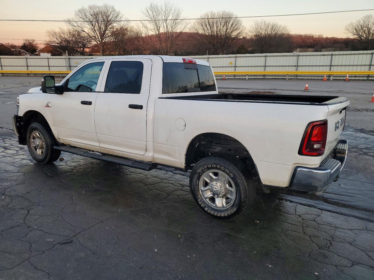 2025 RAM 2500 TRADESMAN photo 2