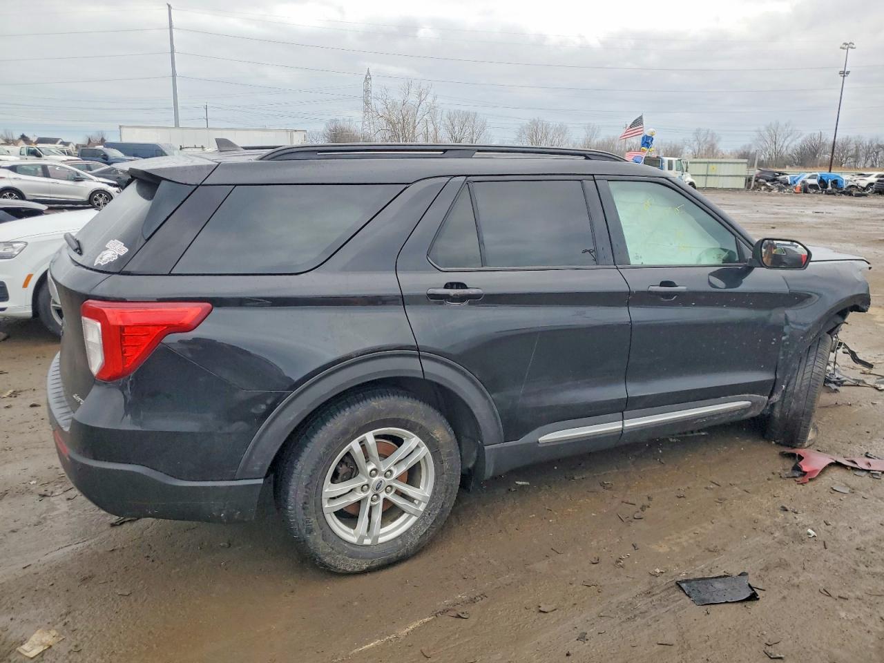 2021 FORD EXPLORER XLT photo 3