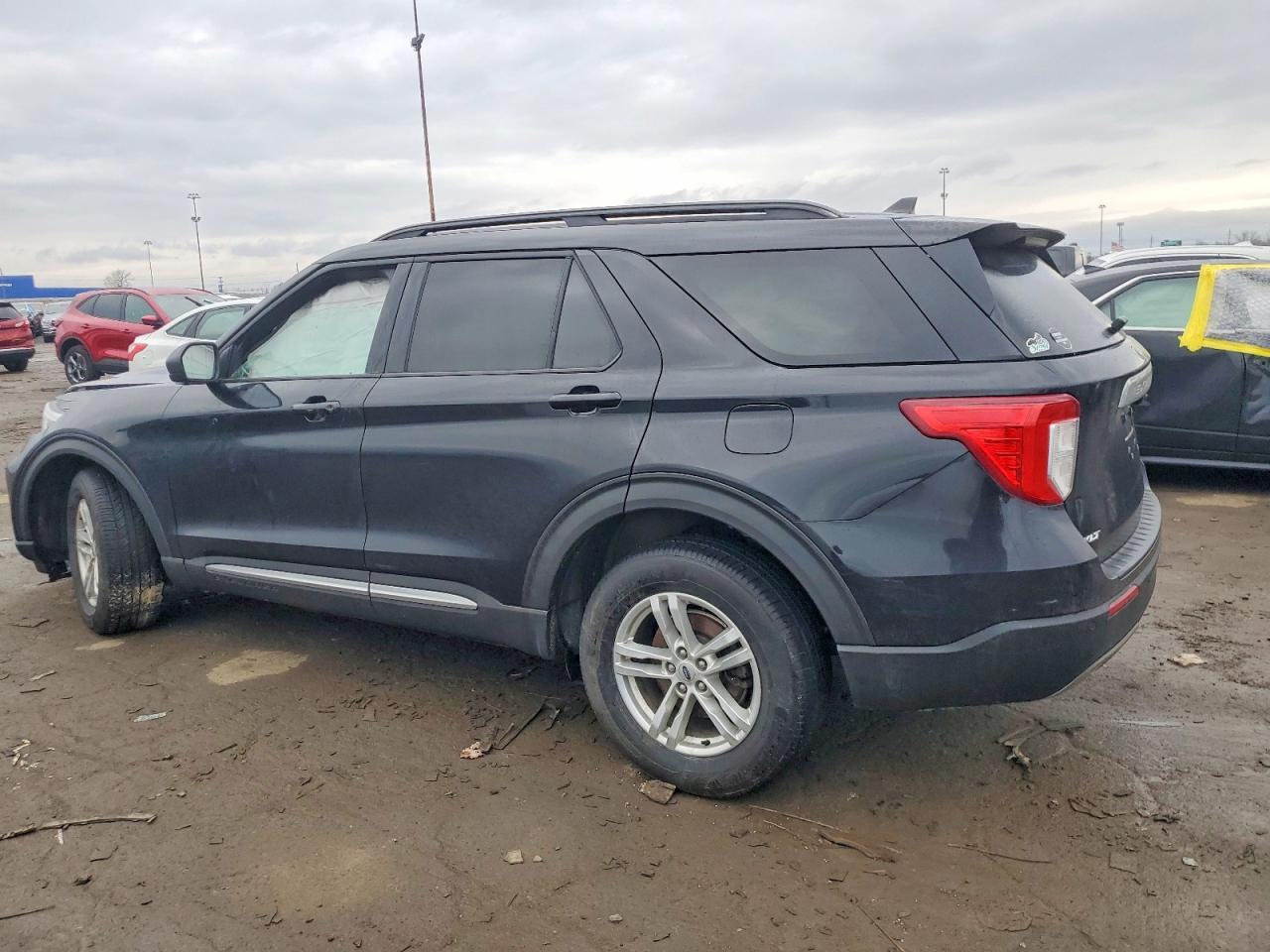 2021 FORD EXPLORER XLT photo 2