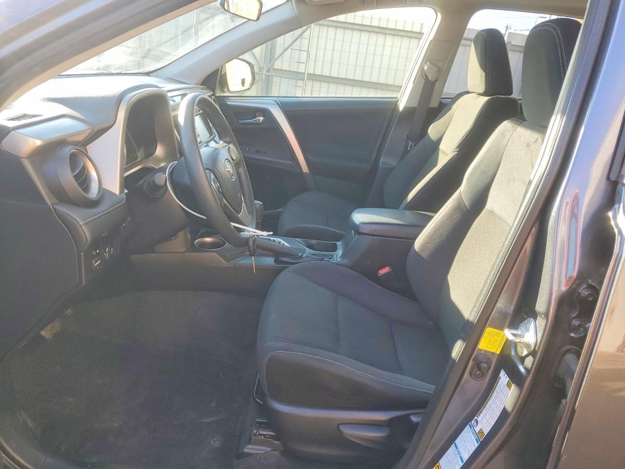 2015 TOYOTA RAV4 XLE photo 7