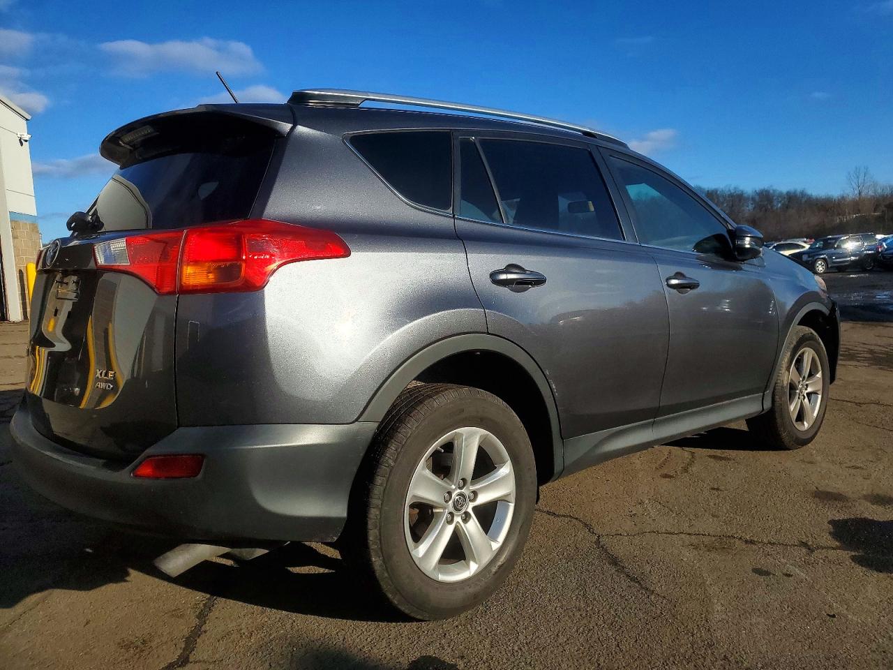 2015 TOYOTA RAV4 XLE photo 3