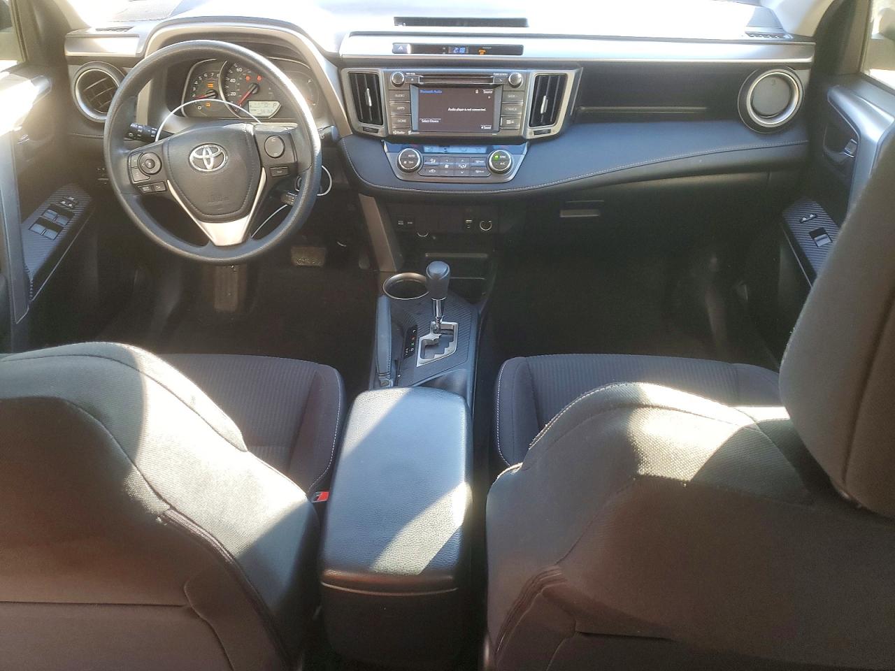 2015 TOYOTA RAV4 XLE photo 8