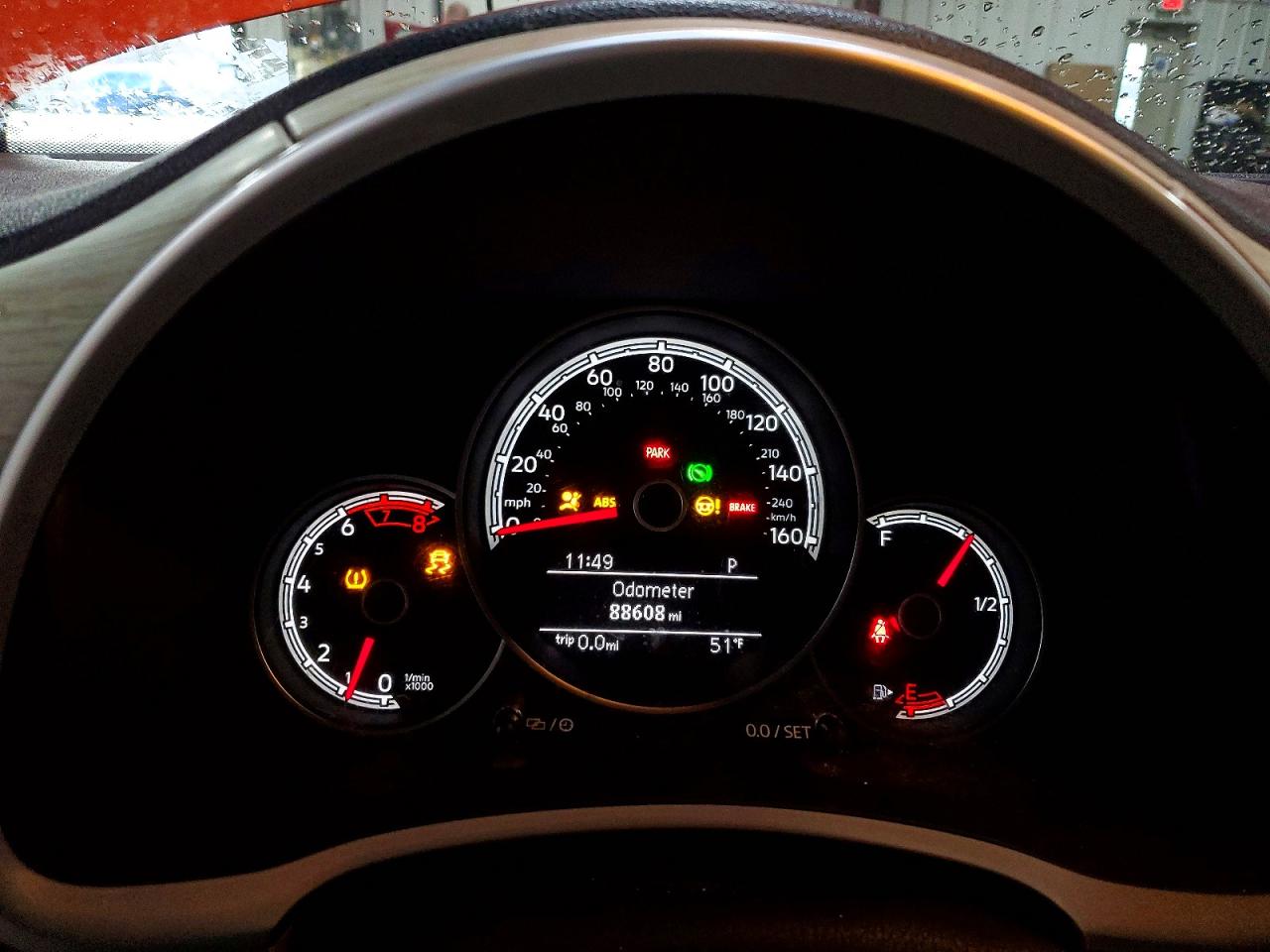 2018 VOLKSWAGEN BEETLE S photo 9