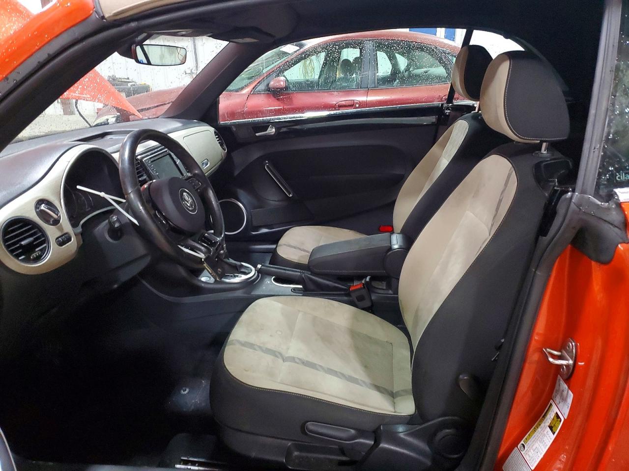 2018 VOLKSWAGEN BEETLE S photo 7