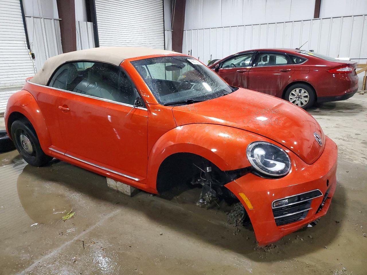 2018 VOLKSWAGEN BEETLE S photo 4