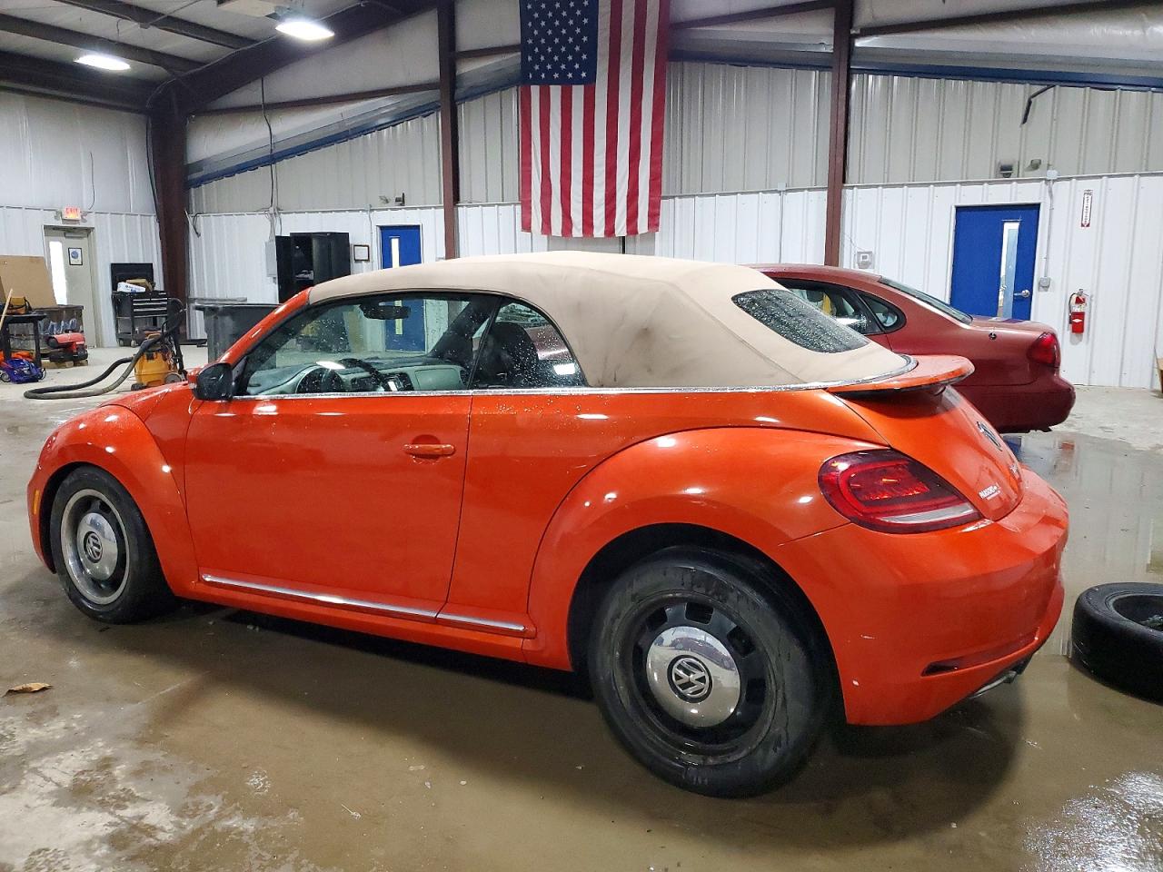 2018 VOLKSWAGEN BEETLE S photo 2