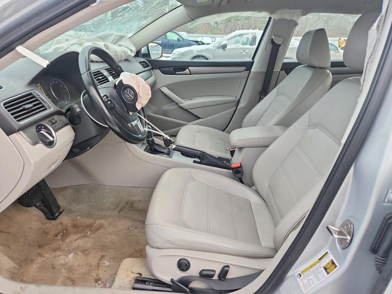 2015 VOLKSWAGEN PASSAT SE photo 7