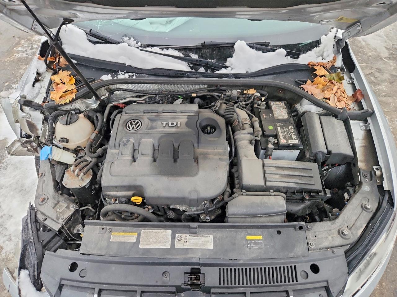 2015 VOLKSWAGEN PASSAT SE photo 11