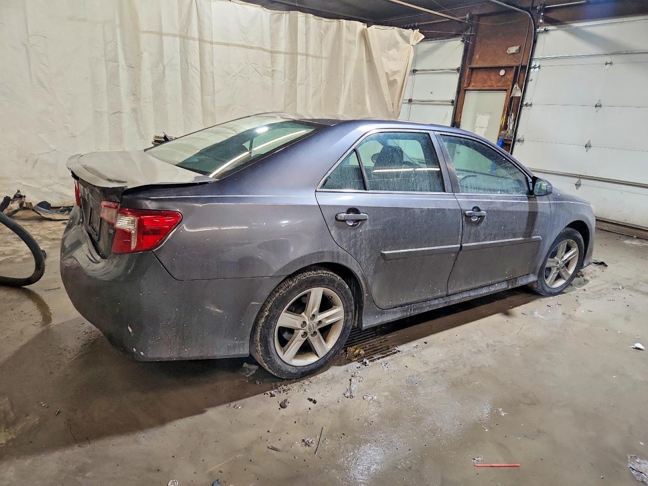 2014 TOYOTA CAMRY L photo 3