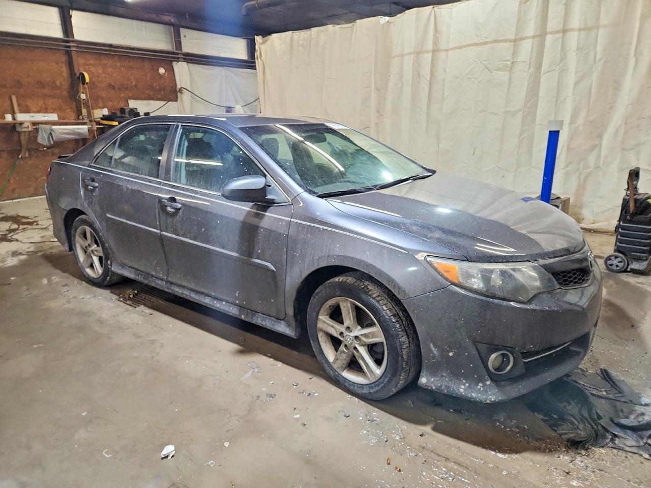 2014 TOYOTA CAMRY L photo 4