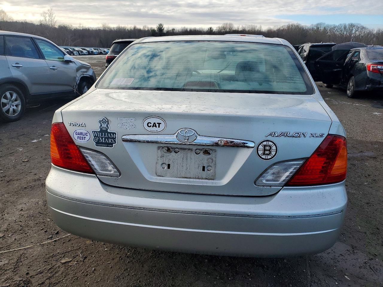 2001 TOYOTA AVALON XL photo 6
