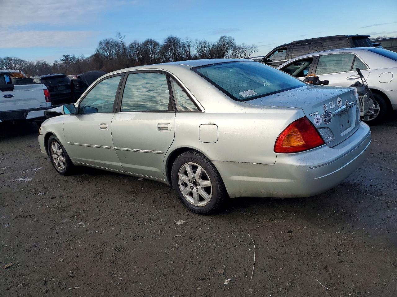 2001 TOYOTA AVALON XL photo 2
