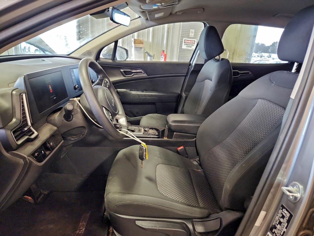 2023 KIA SPORTAGE LX photo 7