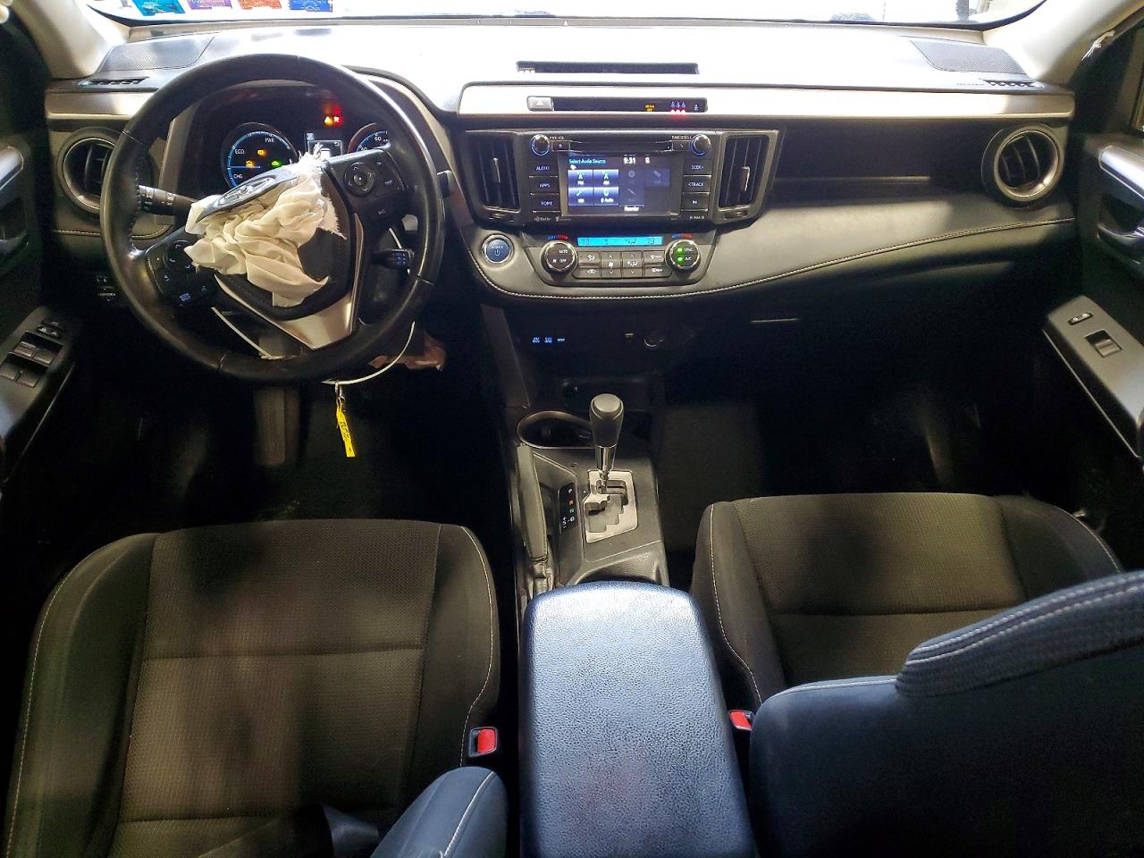 2018 TOYOTA RAV4 HV LE photo 8