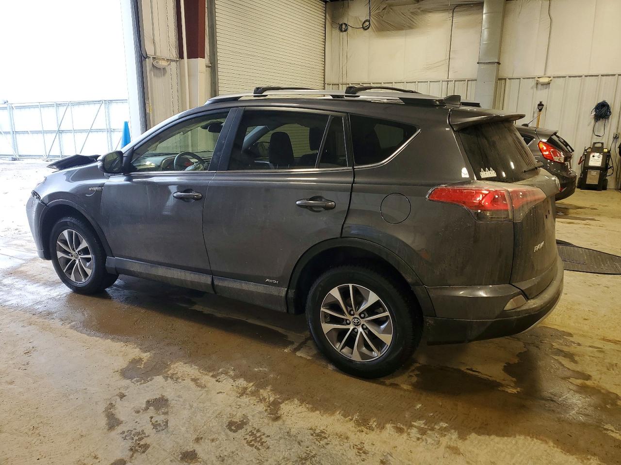 2018 TOYOTA RAV4 HV LE photo 2