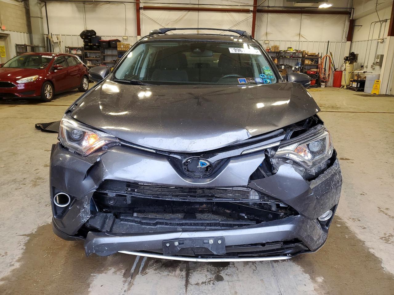 2018 TOYOTA RAV4 HV LE photo 5