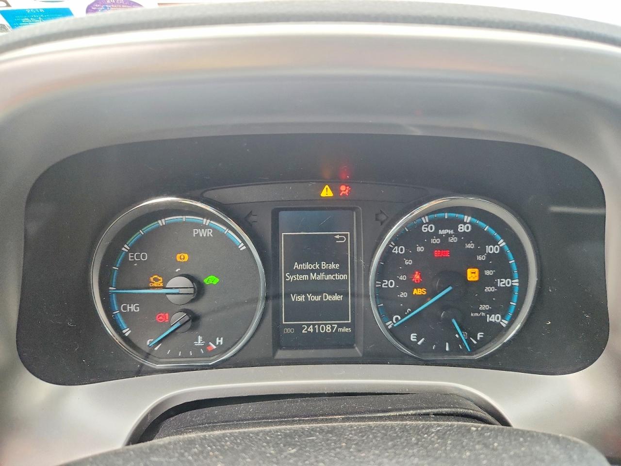 2018 TOYOTA RAV4 HV LE photo 9
