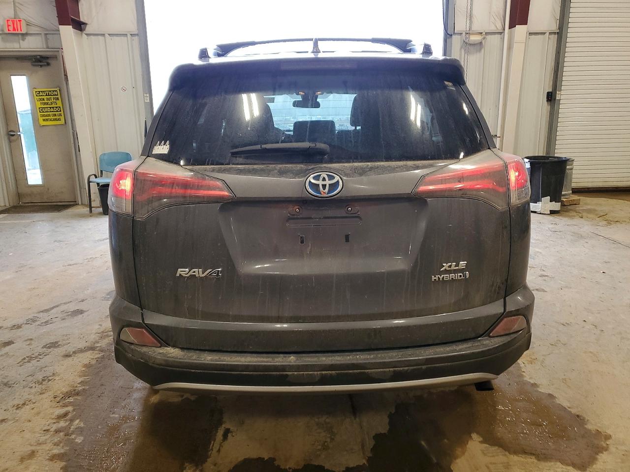 2018 TOYOTA RAV4 HV LE photo 6