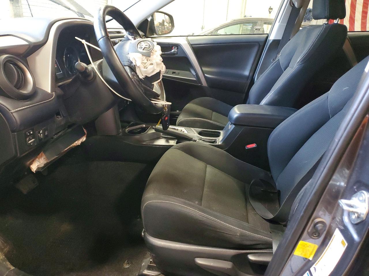 2018 TOYOTA RAV4 HV LE photo 7