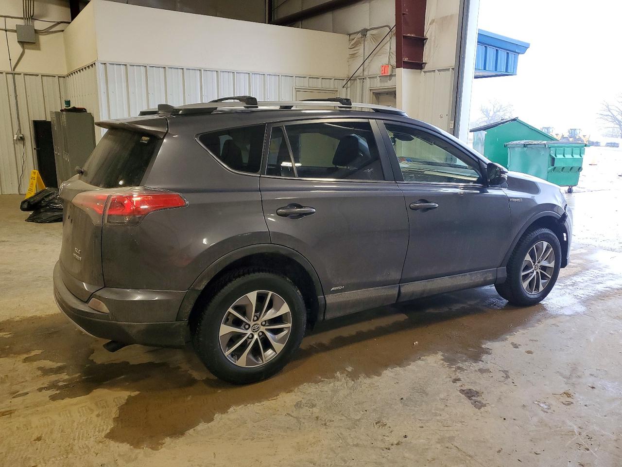2018 TOYOTA RAV4 HV LE photo 3