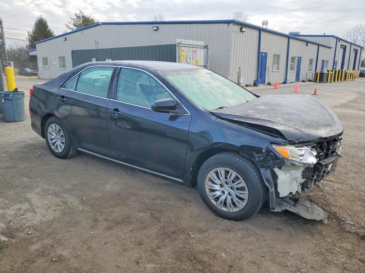 2013 TOYOTA CAMRY L photo 4