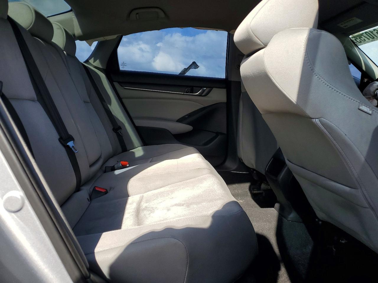2018 HONDA ACCORD LX photo 10