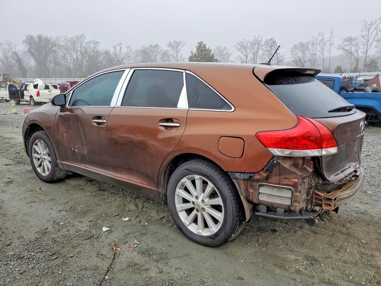 2011 TOYOTA VENZA photo 2
