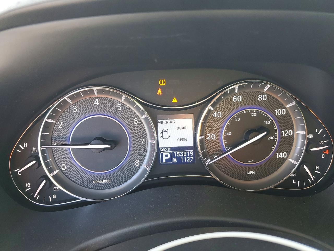 2011 INFINITI QX56 photo 9