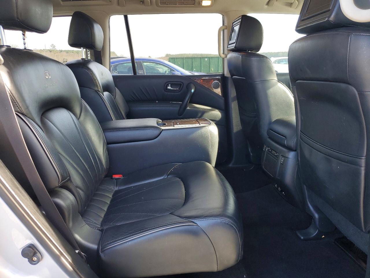 2011 INFINITI QX56 photo 11