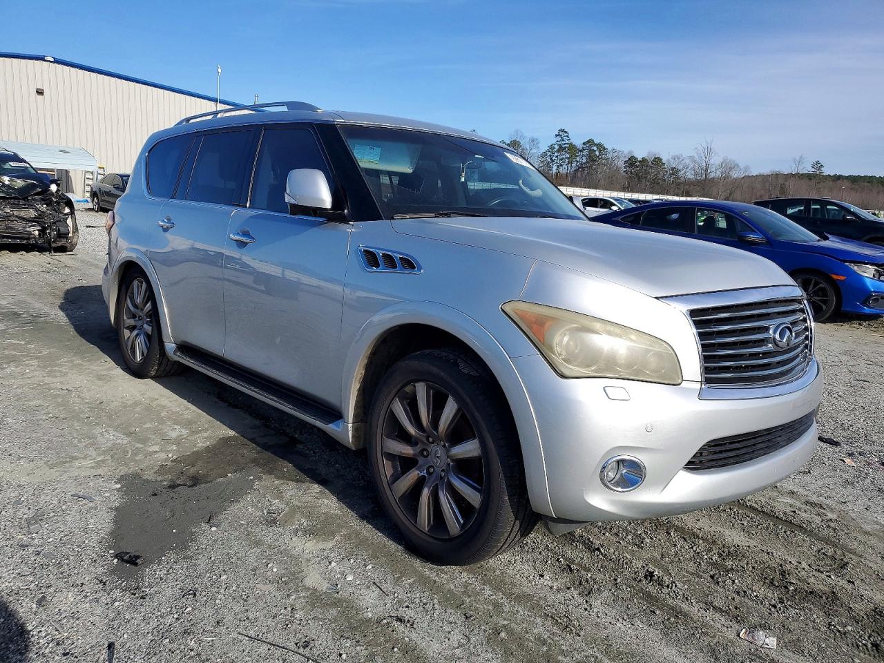 2011 INFINITI QX56 photo 4