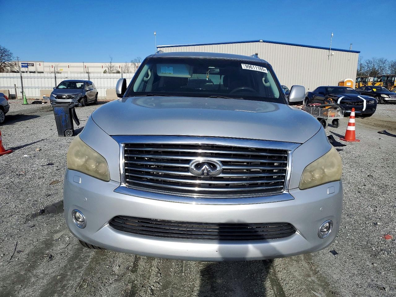 2011 INFINITI QX56 photo 5