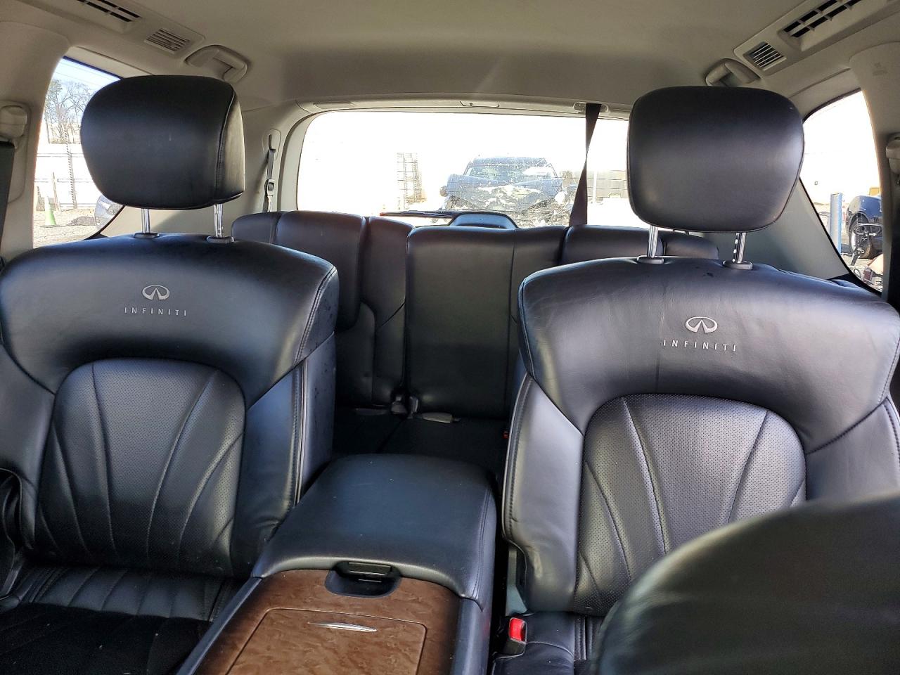 2011 INFINITI QX56 photo 10