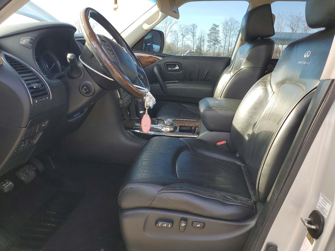 2011 INFINITI QX56 photo 7