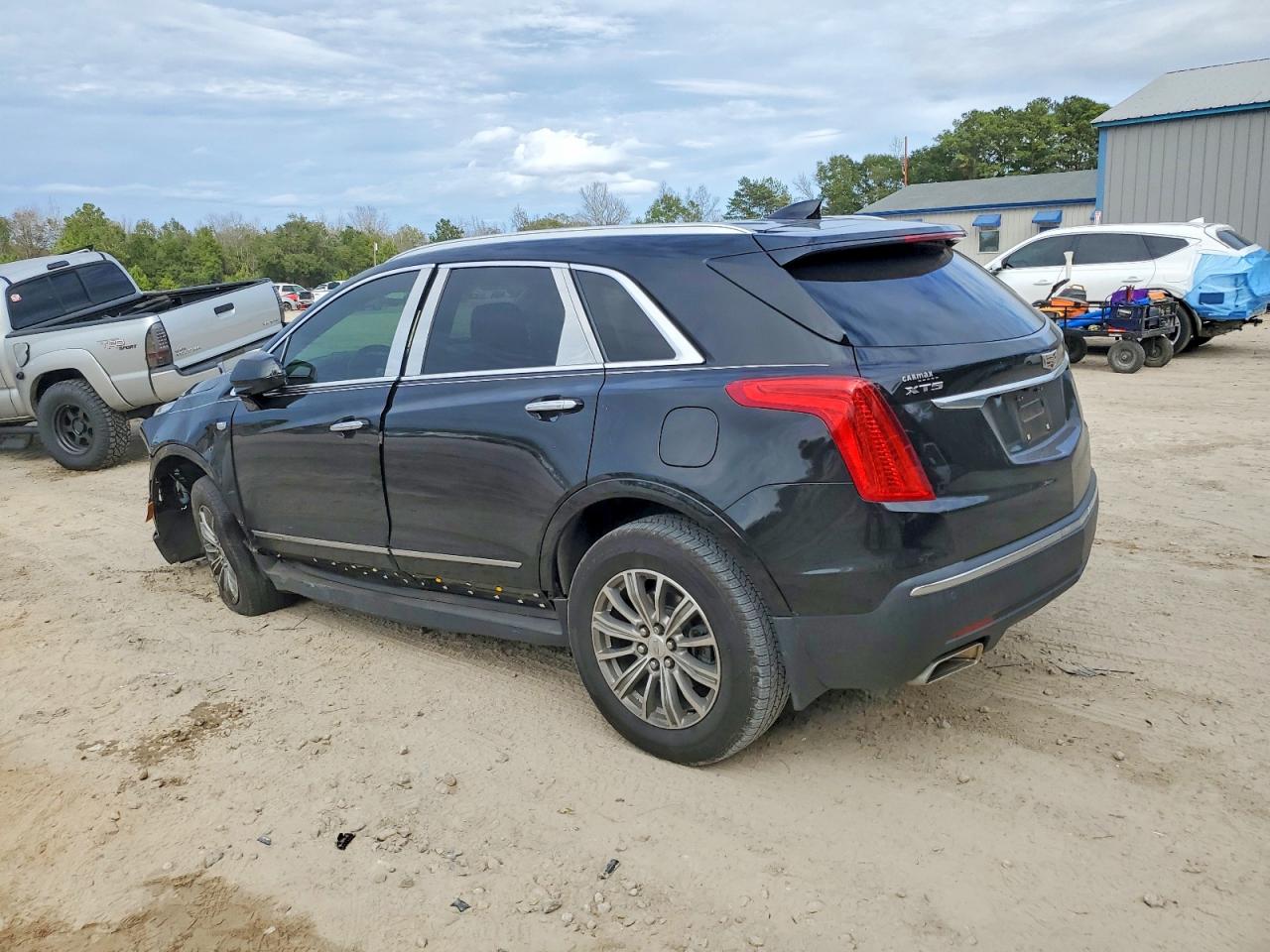 2017 CADILLAC XT5 LUXURY photo 3