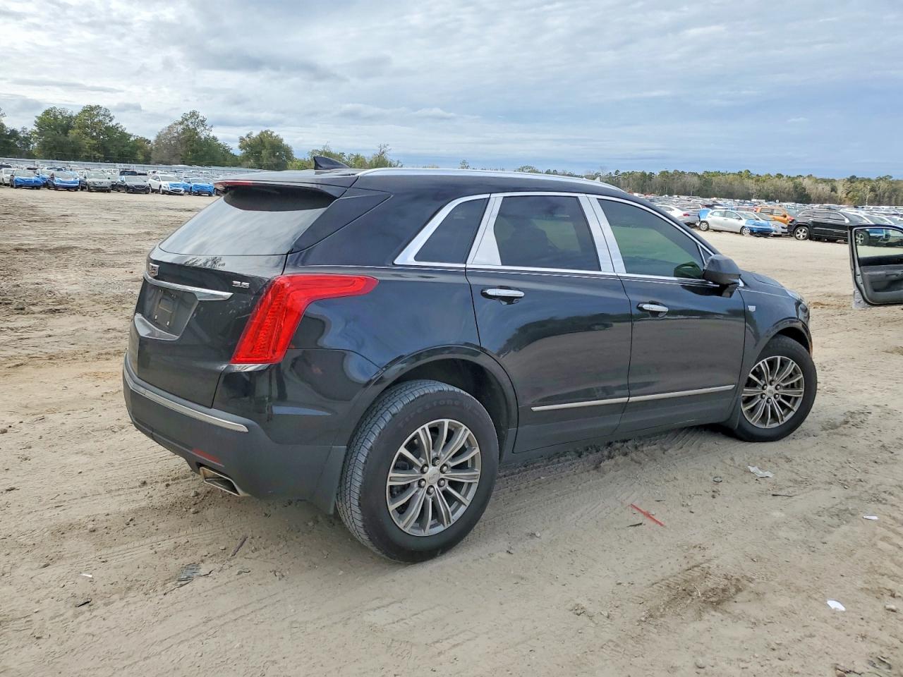 2017 CADILLAC XT5 LUXURY photo 5