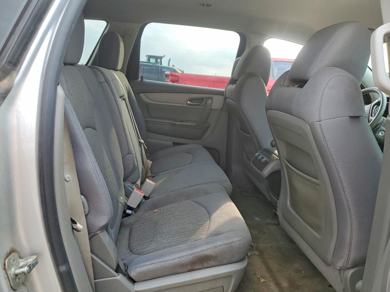 2014 CHEVROLET TRAVERSE LS photo 11