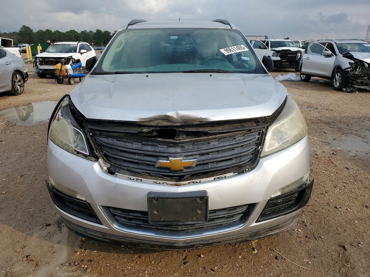 2014 CHEVROLET TRAVERSE LS photo 5