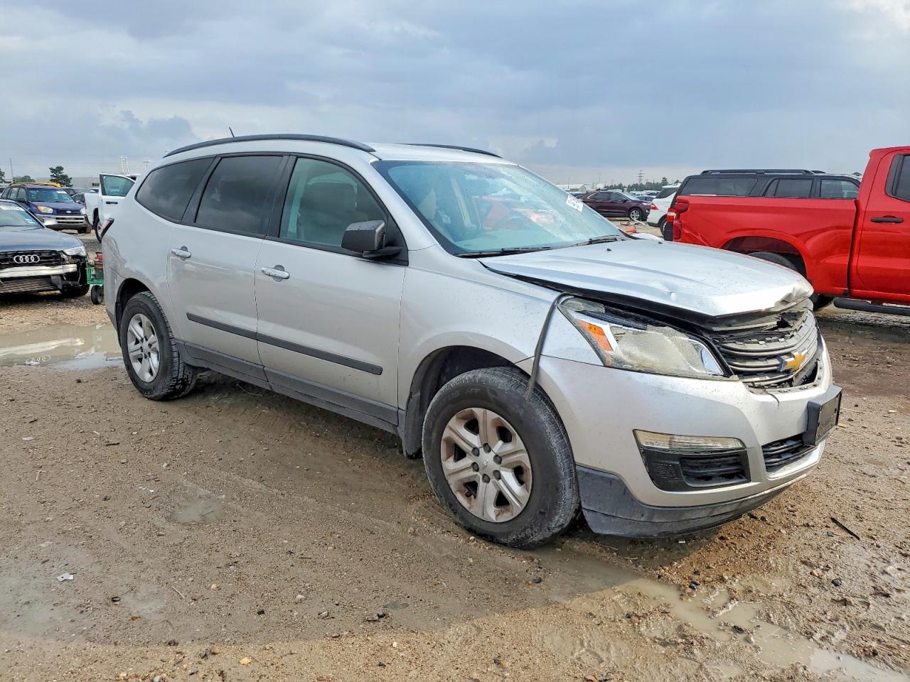 2014 CHEVROLET TRAVERSE LS photo 4
